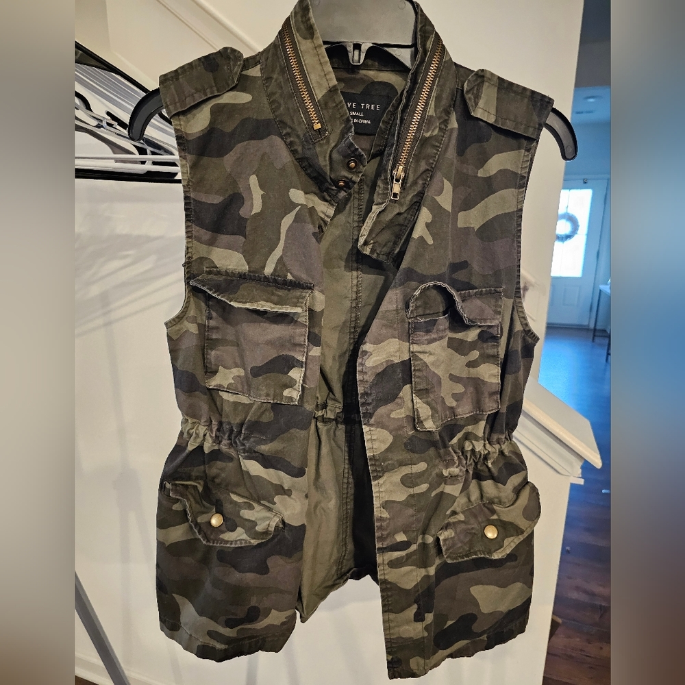 Camouflage vest women